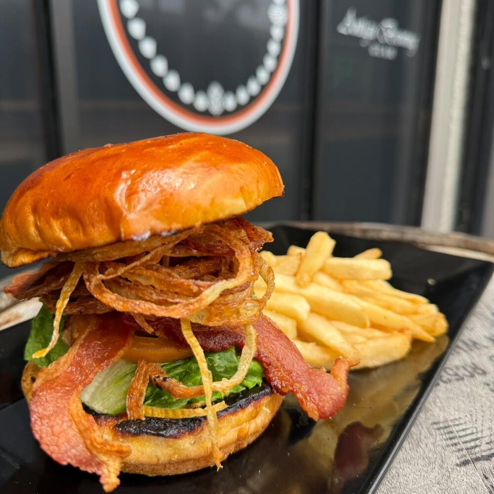 Brewhouse Bacon Cheeseburger